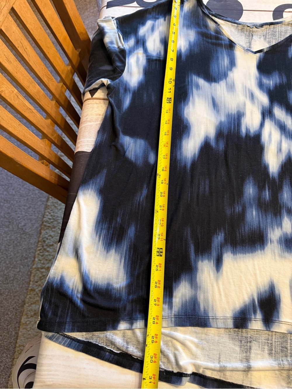 Relaxed V-Neck Short Sleeve Tie-Dye Top in Navy and White - Picture 6 of 6